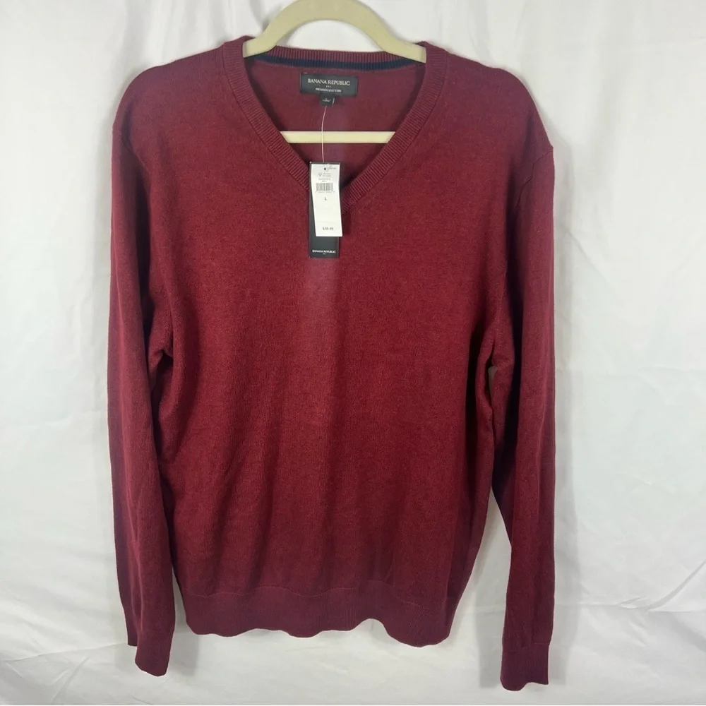 Banana Republic Men's Deep Red V-Neck Sweater
